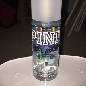 Brand New Vs Pink star petals mist!✨